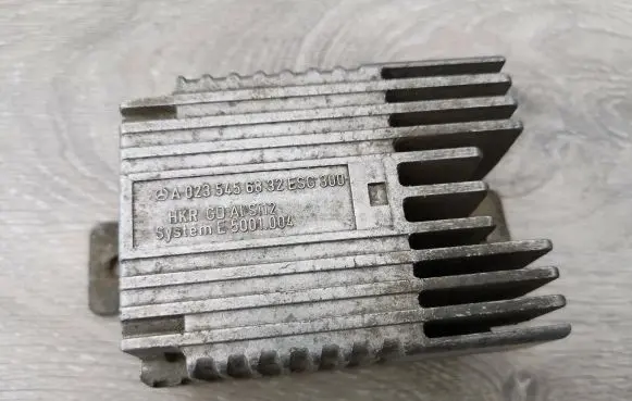 Mercedes-Benz A W168 Coolant fan relay A0235456832 E5001004