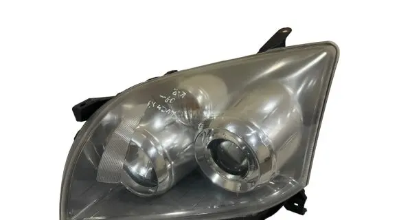 Toyota Avensis T250 Headlight/headlamp