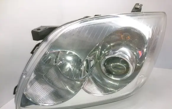 Toyota Avensis T250 Headlight/headlamp 8117005212