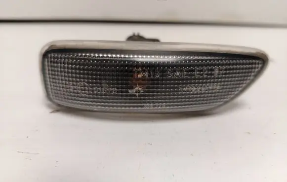Volvo V70 Front fender indicator light 150724