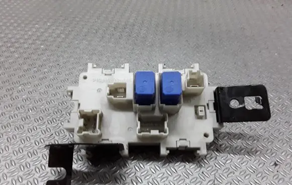 Nissan Maxima A34 Fuse module