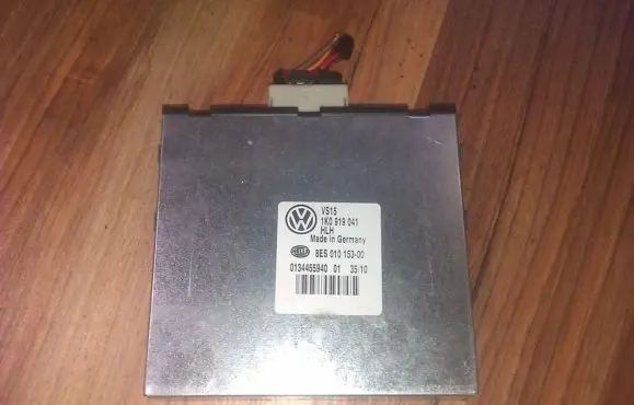 Volkswagen Golf VI Other control units/modules 8es01015300 1k0919041