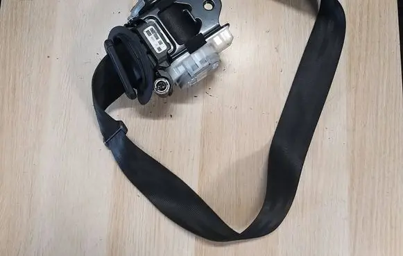 Audi A3 S3 8V Front seatbelt 8V4