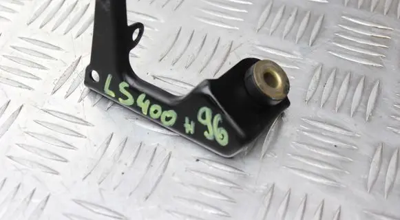 Lexus LS 400 Bracket in trunk/boot 