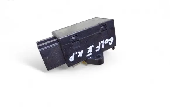 Volkswagen Golf V Seat heating relay 7L0959772