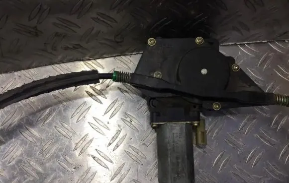 Ford Mondeo MK II Rear door window regulator motor 0130821680