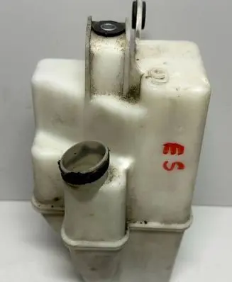 Lexus ES 250 - 300 - 330 Lamp washer fluid tank 