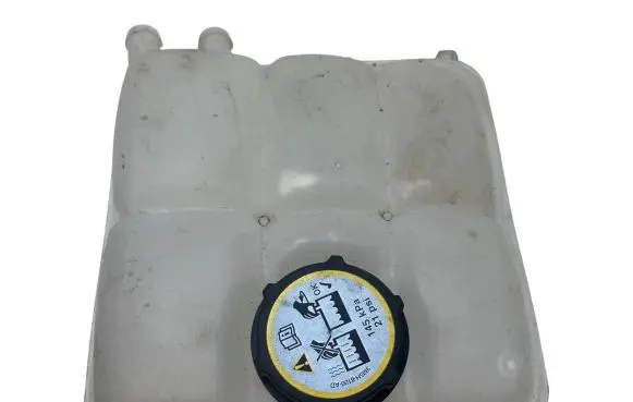 Ford Focus Coolant expansion tank/reservoir 8V618K218