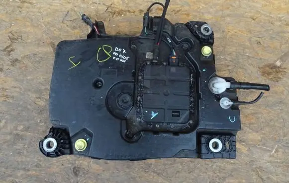 Citroen DS7 Crossback AdBlue liquid reservoir P1005917 P1005914