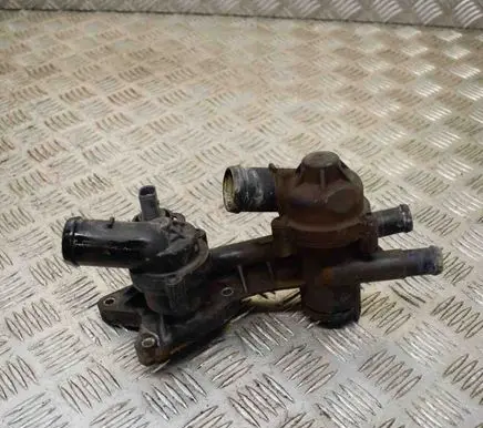 Volkswagen PASSAT B6 Thermostat 03C121121D