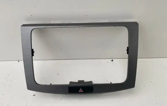 Radio/GPS head unit trim