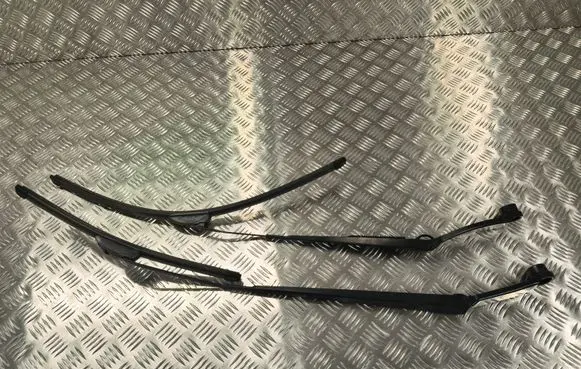 Subaru Outback (BS) Front wiper blade arm 8524 8523