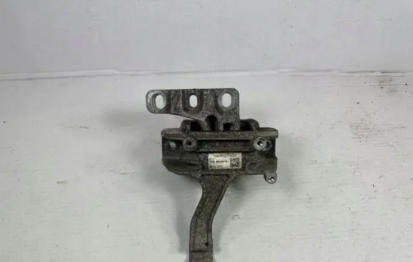 Seat Leon (5F) Engine mount bracket