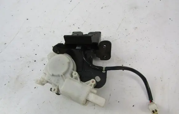 Mazda 3 I Tailgate/trunk/boot lock/catch/latch 