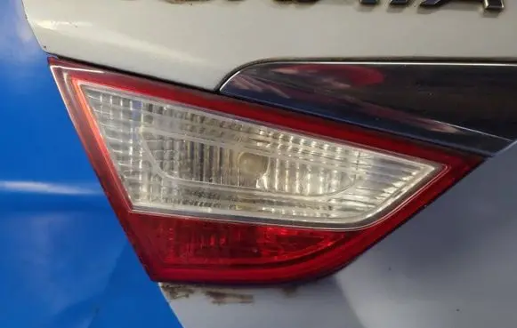 Hyundai Sonata Boot/trunk interior light 924133S020