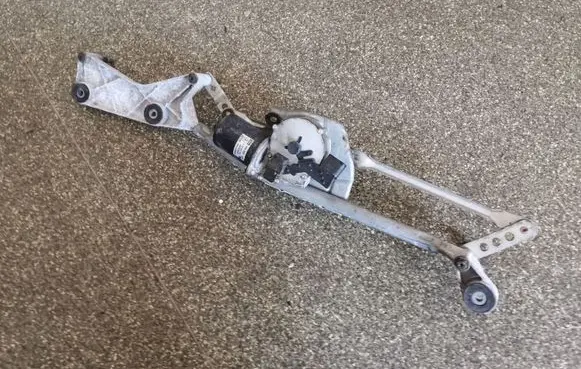 Mercedes-Benz ML W164 Front wiper linkage and motor A1648201742