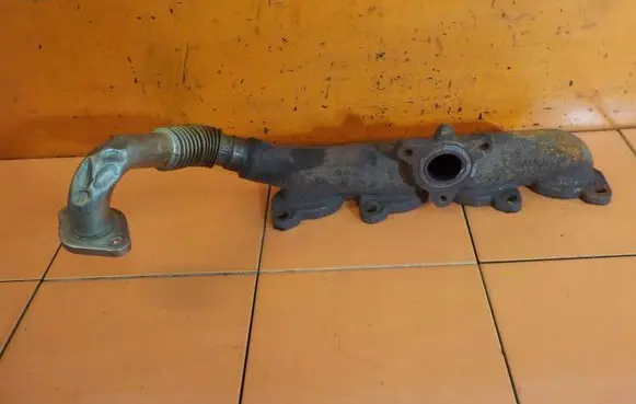 Opel Astra J Exhaust manifold 55589995 110T1
