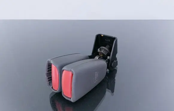 Middle seatbelt buckle (rear)