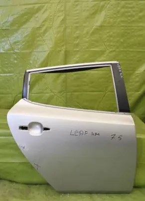Nissan Leaf II (ZE1) Front door 000259