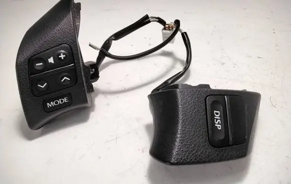 Steering wheel buttons/switches