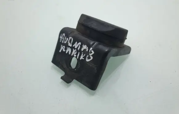 Radiator mount bracket
