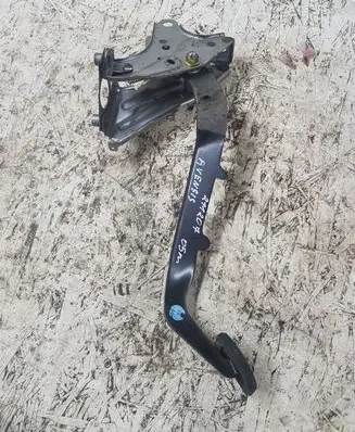 Toyota Avensis T250 Brake pedal