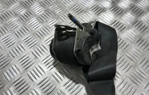 Mazda 2 Rear seatbelt