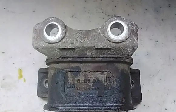 Opel Tigra B Engine mount bracket 13125208