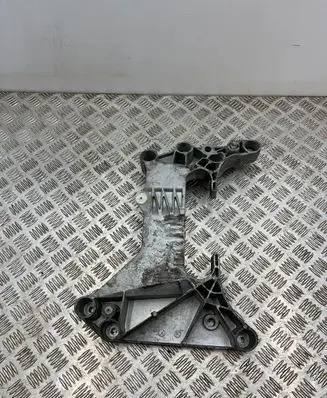 BMW 5 G30 G31 Gearbox mounting bracket 6861580 19044510 22326861580