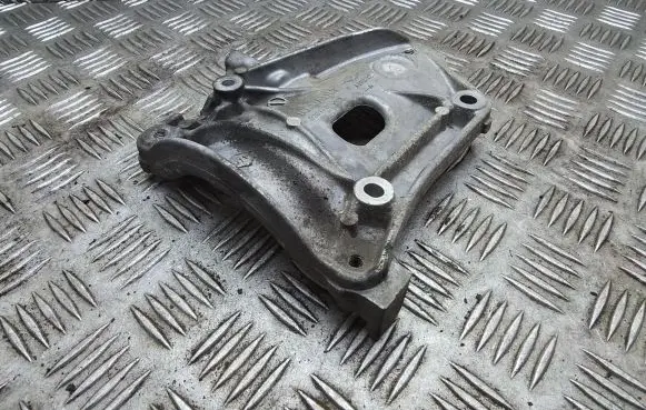 Nissan Navara D23 A/C compressor mount bracket 926140604R