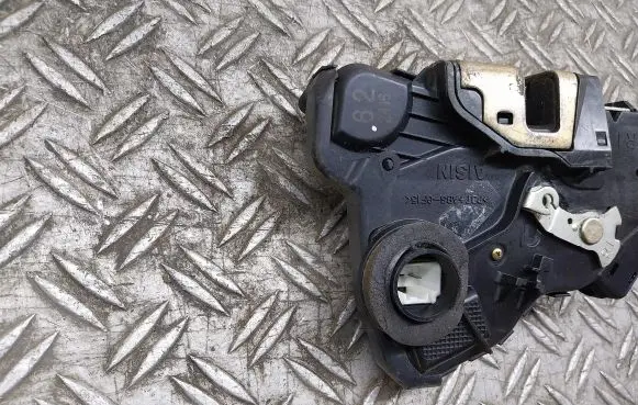 Toyota Corolla Verso E121 Front door lock