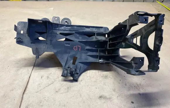 BMW 5 F10 F11 Headlight/headlamp mounting bracket 7200794 11071510