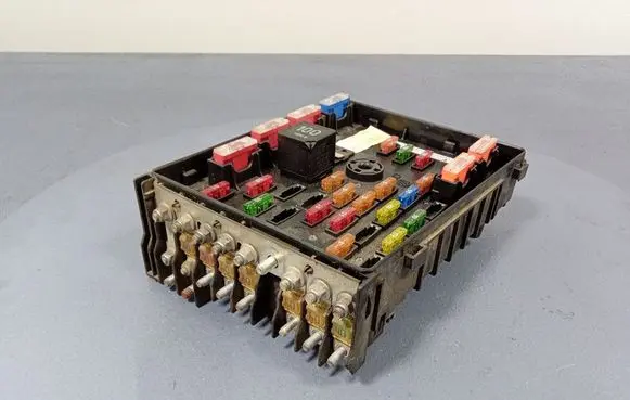 Volkswagen PASSAT B6 Fuse box set 