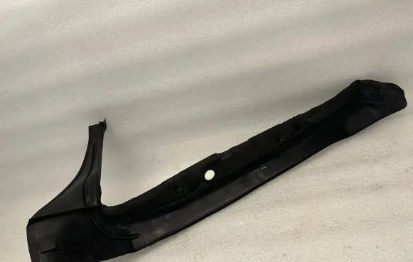 Audi A5 8T 8F Fender end trim 8T0821111A
