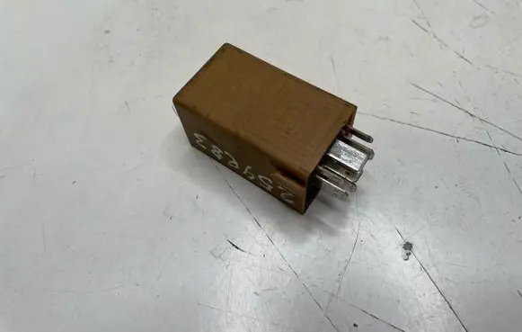 BMW X3 E83 Window control relay 61368384505 V23141B3001X15