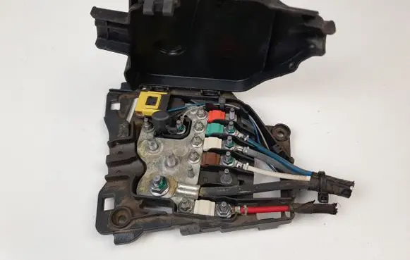 Citroen DS3 Fuse module 9801147680
