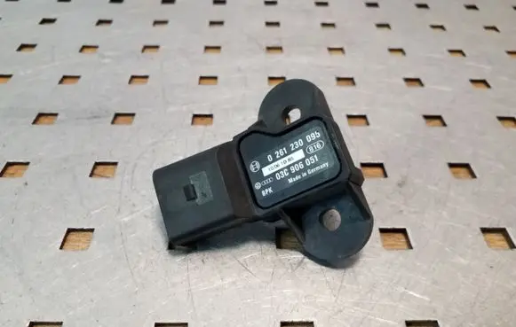 Seat Cordoba (6L) Air pressure sensor 0261230095 03C906051