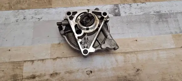 Opel Zafira B Vacuum pump
