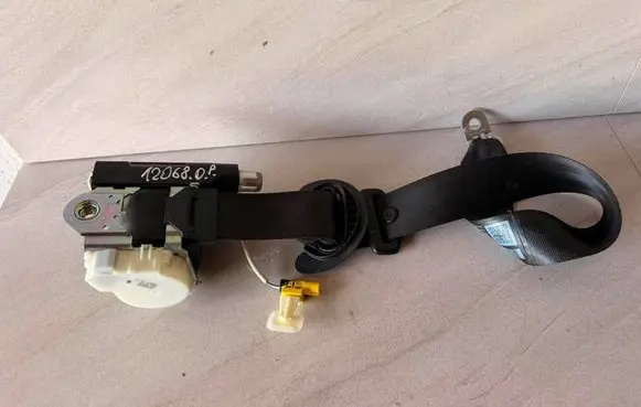 Volkswagen PASSAT B7 Front seatbelt 3C1857706S 34153867A