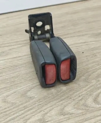 Rear seatbelt buckle