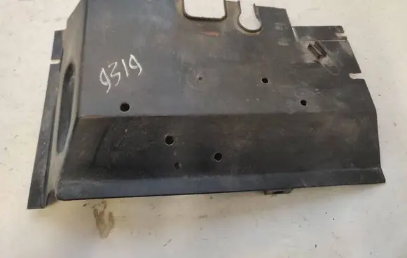 Volkswagen Transporter - Caravelle T4 Battery tray heat shield 7D0915437