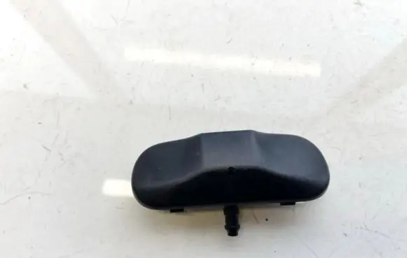 Windshield washer spray nozzle