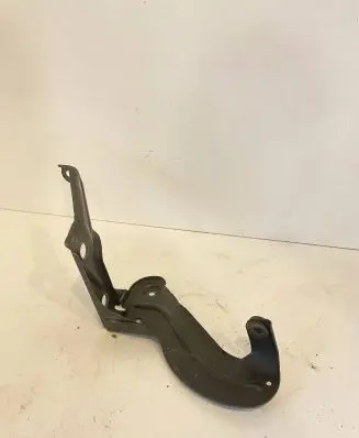 Audi A6 S6 C6 4F Intercooler pipe mounting bracket 4F0145813F