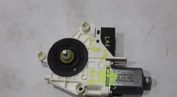 Renault Laguna III Rear door window regulator motor 0130822400