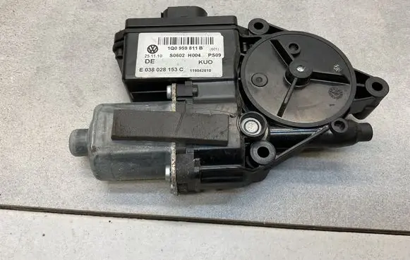 Volkswagen Eos Rear door window regulator motor 1Q0959811B