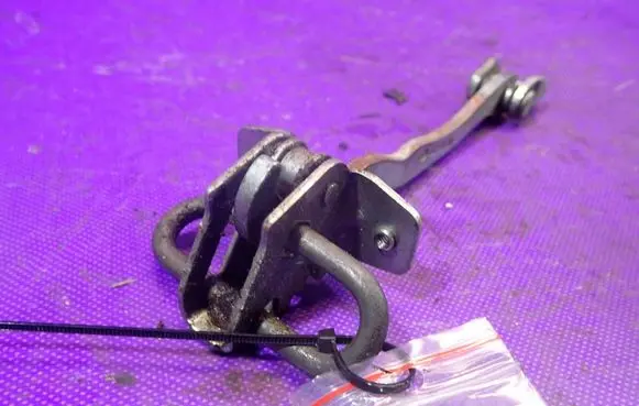Opel Astra G Front door check strap stopper 