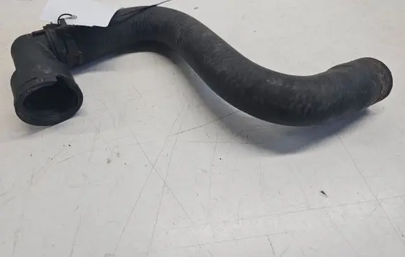 Volkswagen Golf III Engine coolant pipe/hose 037121619