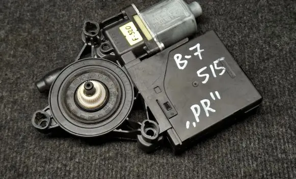Volkswagen PASSAT B6 Front door window regulator motor 3AA959702A