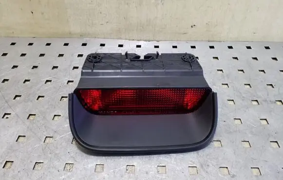 Honda CR-V Third/center stoplight P6939