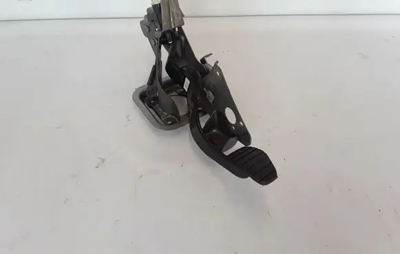 Renault Clio IV Brake pedal 465016701R